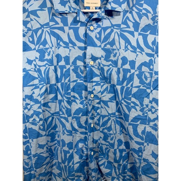 Free Assembly XL Blue Tropical Floral Hawaiian Short Sleeve Button-up Shirt - Picture 2 of 13